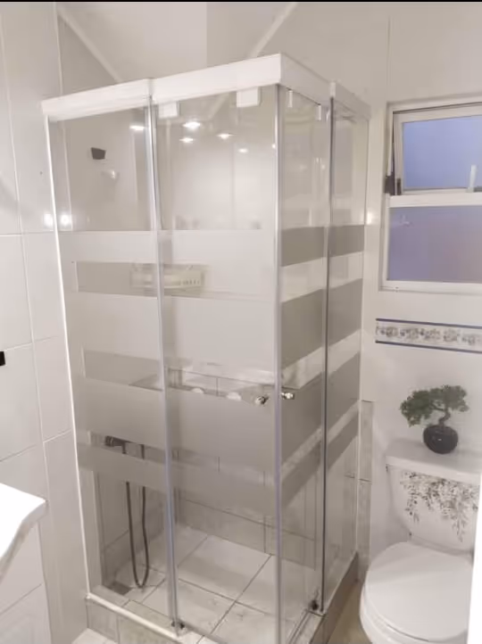 Showers — imagen 2